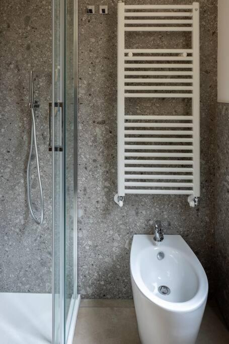 Apartment Isaia - 10 Minutes From Piazza Maggiore Bologna Exterior foto